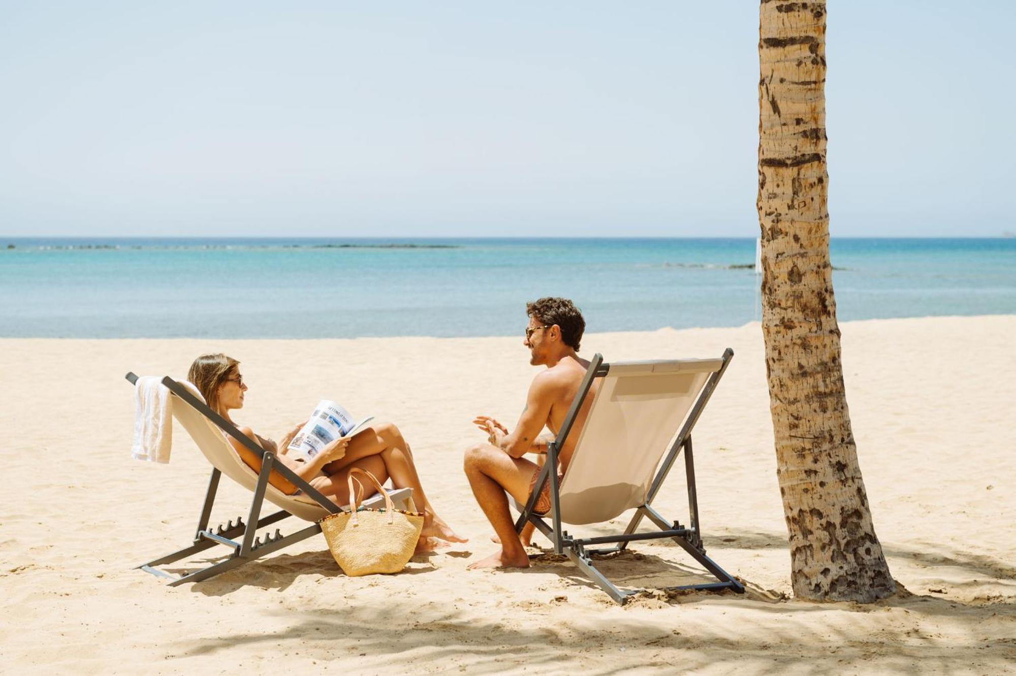 فندق وسبا أريسيف غران أرّاثيفي المظهر الخارجي الصورة Beach chairs